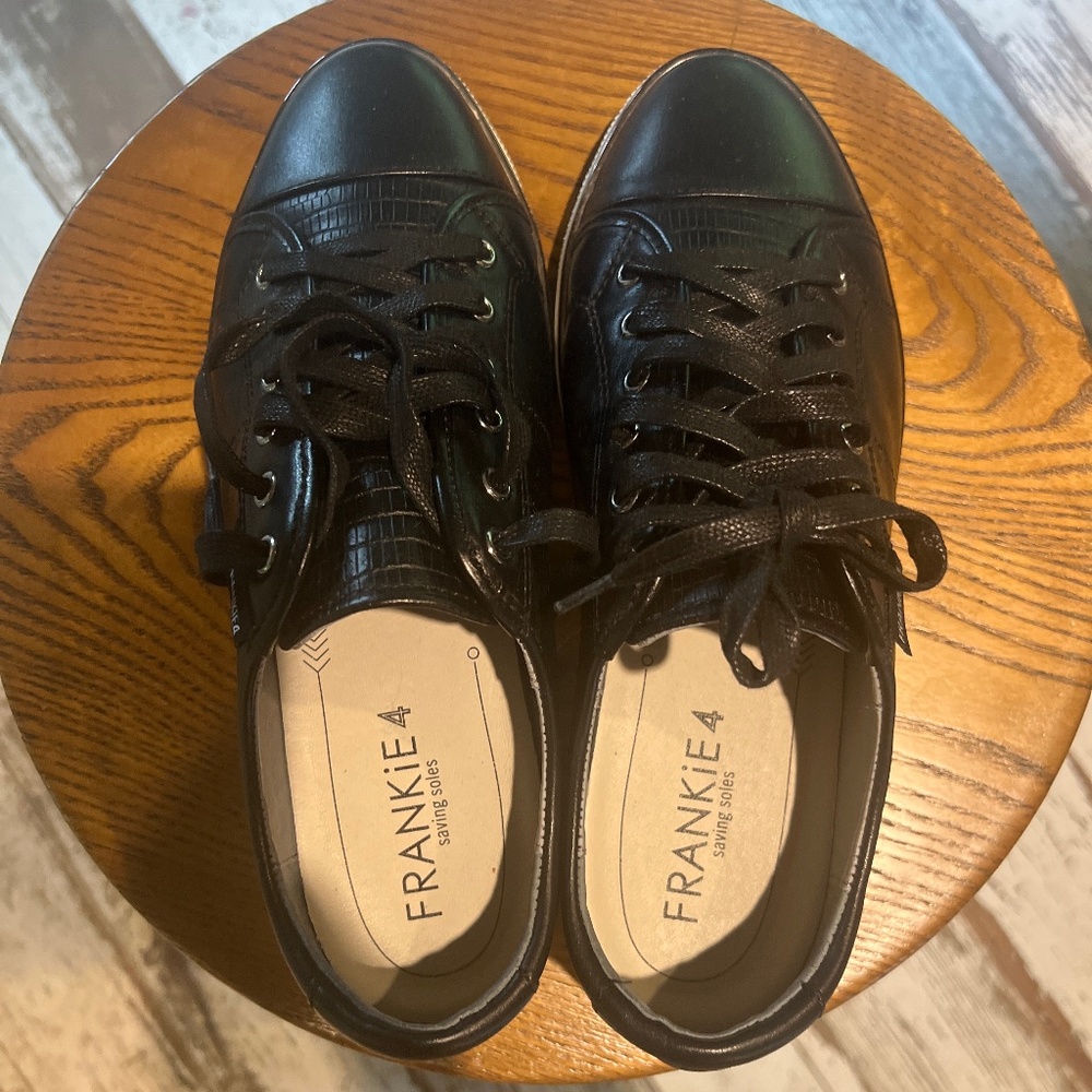 Frankies Sneakers